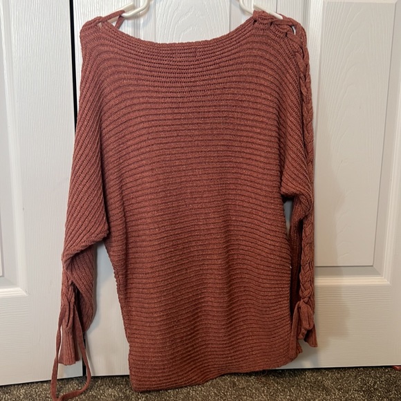 Ardene knitted sweater, size large fits accurately. - Picture 2 of 4